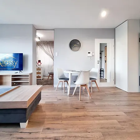 Classy - - Solano & Azymut * غدينيا